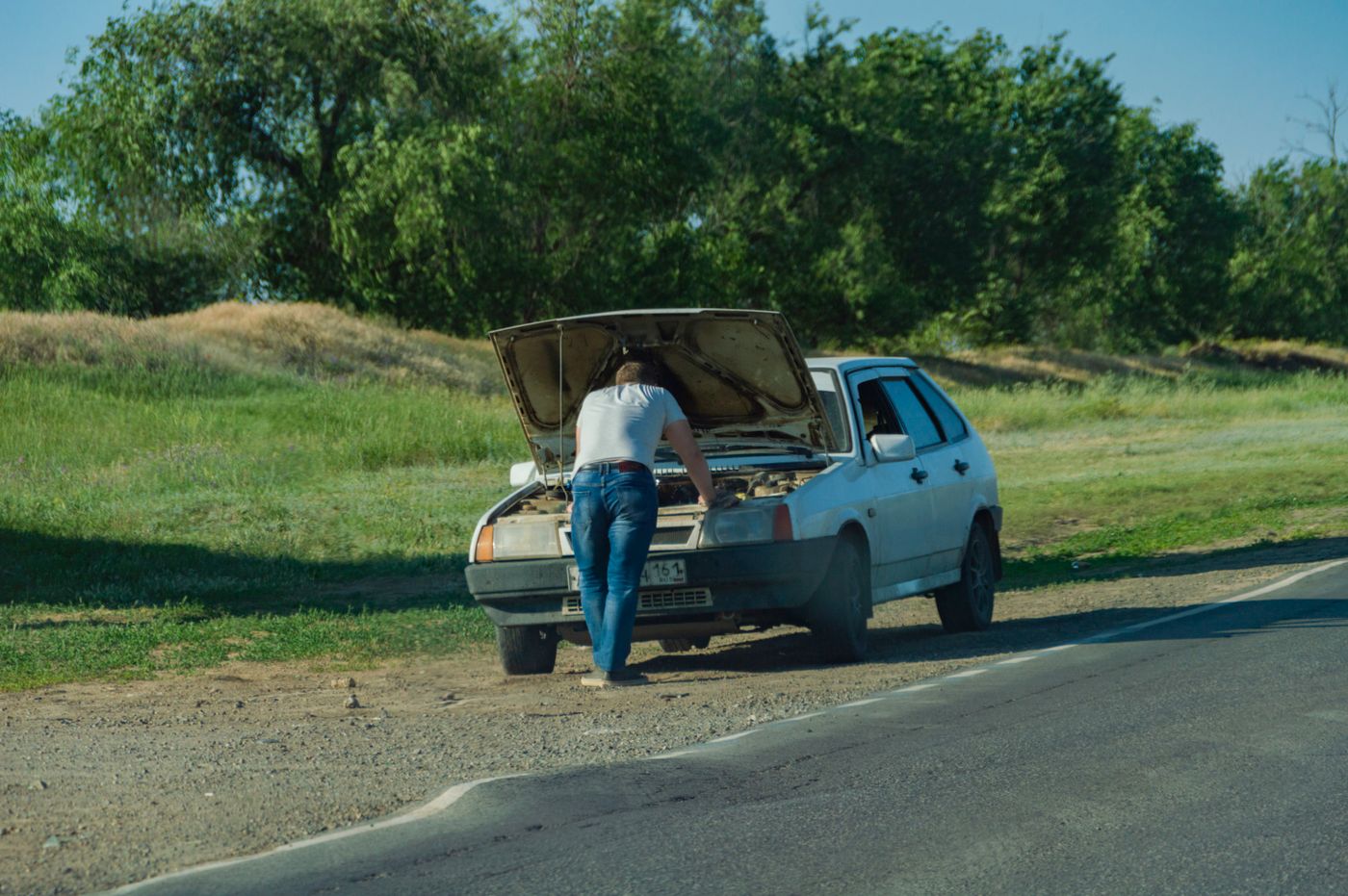 Roadside assistance technician helping with a vehicle breakdown